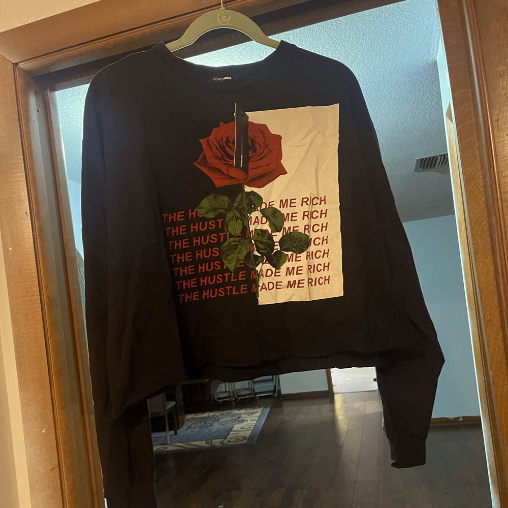 Fashion Nova Long Sleeve Crop Top